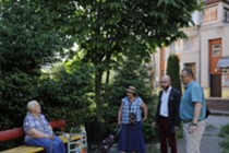 Изображение к статье и.о. заместителя главы городского округа Фрязино Дмитрий Шкаев встретился с жителями дома №3 по Лесной улице.