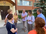 Изображение к статье Заместитель главы городского округа Фрязино Виктория Оганезов встретилась с жителями дома №1 по улице Лесная.
