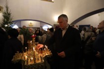 Изображение к статье Глава городского округа Фрязино Дмитрий Воробьев вместе с прихожанами принял участие в молебне