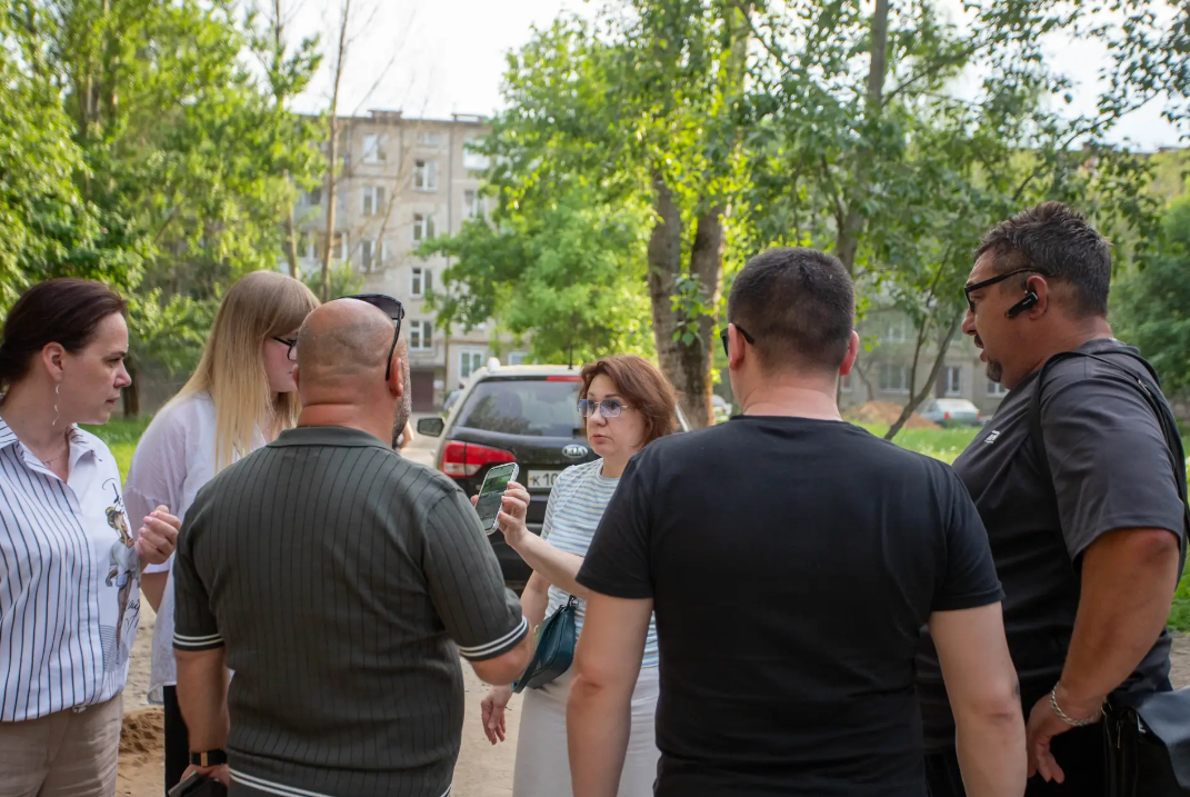 В рамках срочной выездной администрации заместитель главы городского округа Фрязино Ирина Копыльченко провела встречу с жителями домов №6 и №4к1 по проспекту Мира