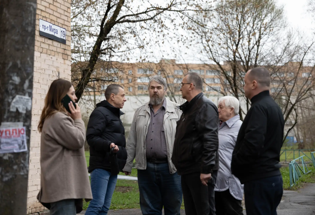 Срочная выездная администрация позволяет оперативно реагировать на обращения граждан и решать возникающие вопросы непосредственно на месте
