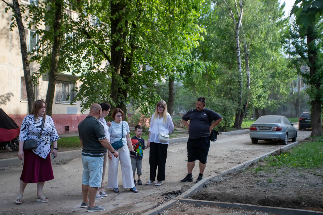 В рамках срочной выездной администрации заместитель главы городского округа Фрязино Ирина Копыльченко провела встречу с жителями домов №6 и №4к1 по проспекту Мира