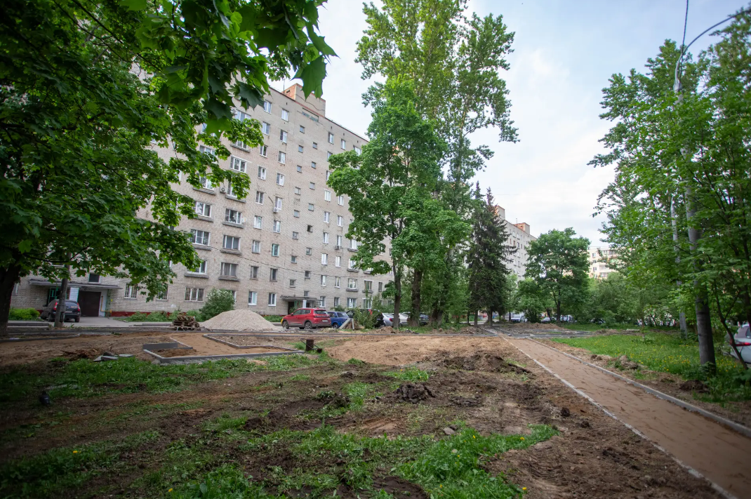 В рамках срочной выездной администрации заместитель главы городского округа Фрязино Ирина Копыльченко провела встречу с жителями домов №6 и №4к1 по проспекту Мира