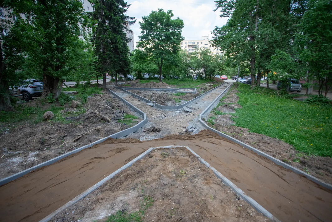 В рамках срочной выездной администрации заместитель главы городского округа Фрязино Ирина Копыльченко провела встречу с жителями домов №6 и №4к1 по проспекту Мира