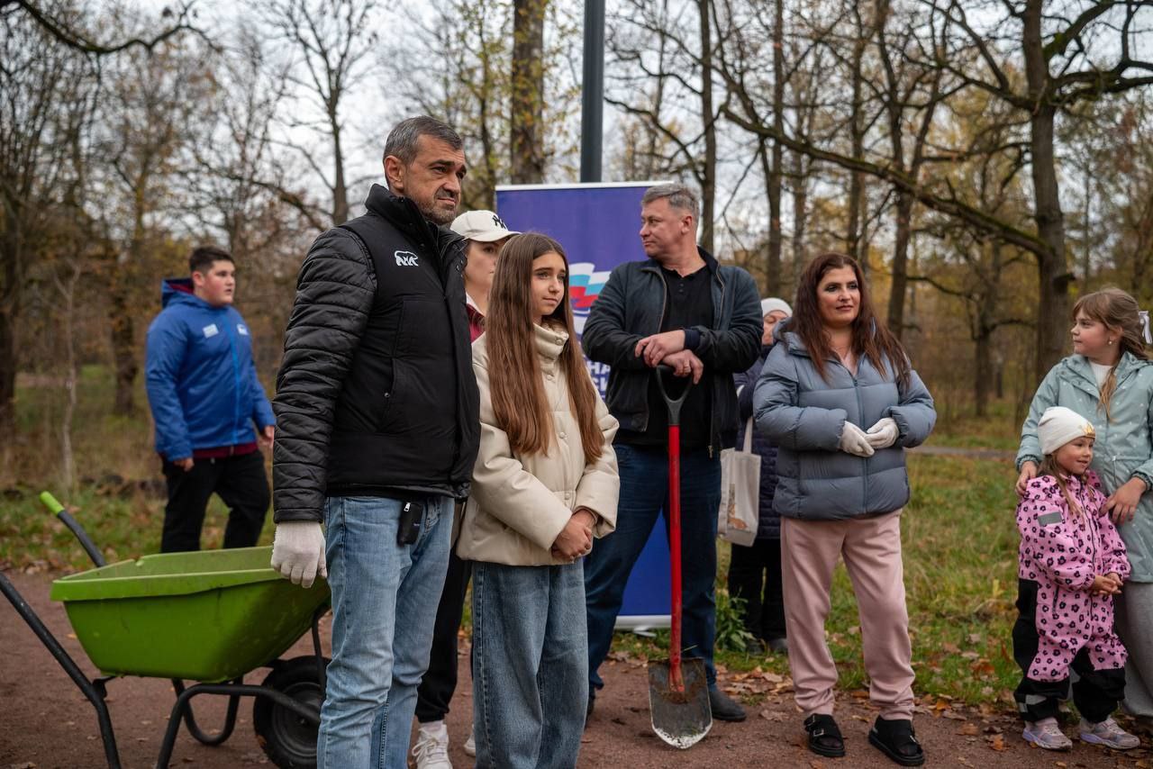 В преддверии Дня отца в лесопарке Фрязино состоялась акция «Отцовский парк»