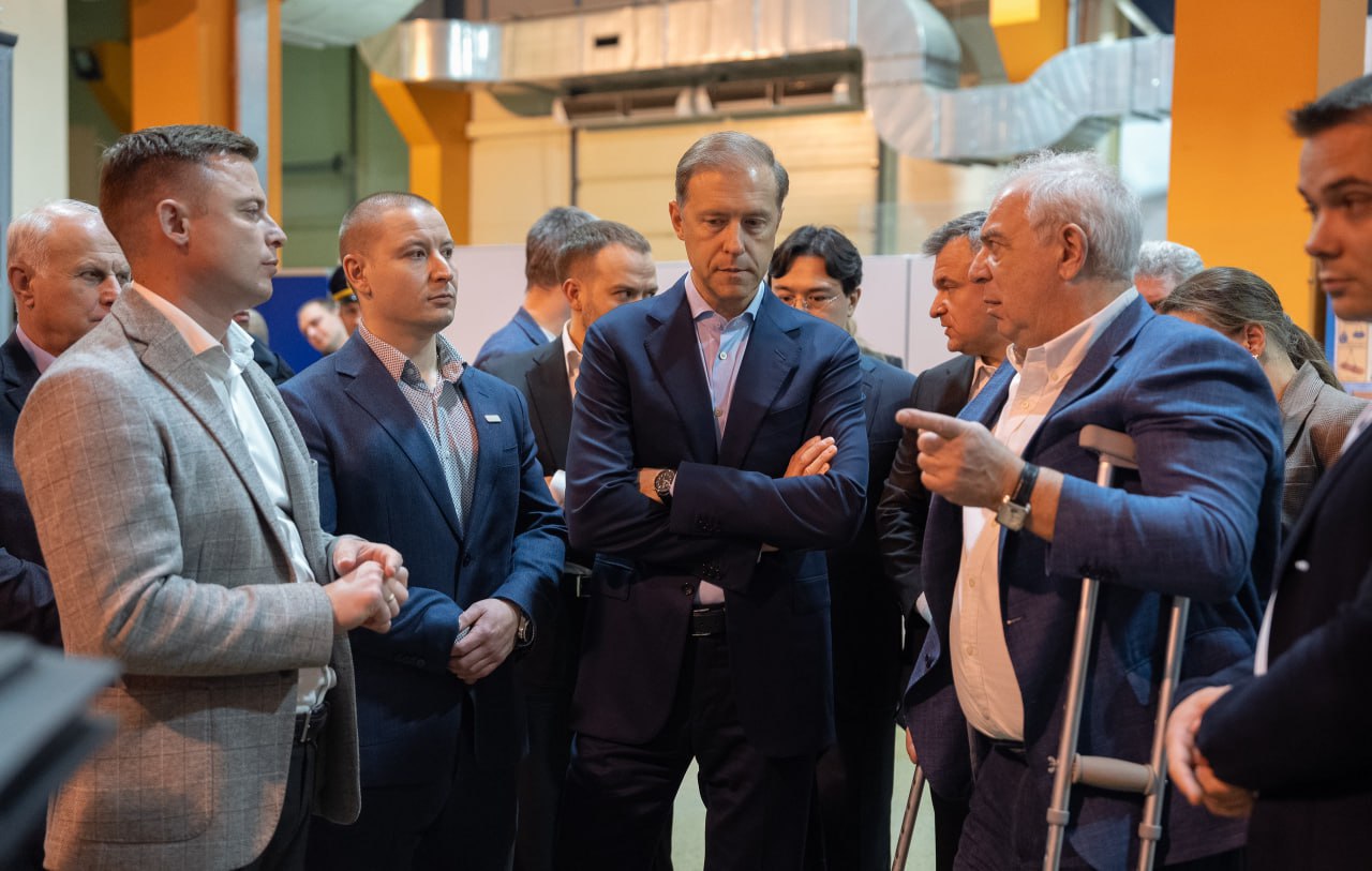 Новый технопарк и передовые лазерные разработки: Денис Мантуров посетил предприятия Московской области