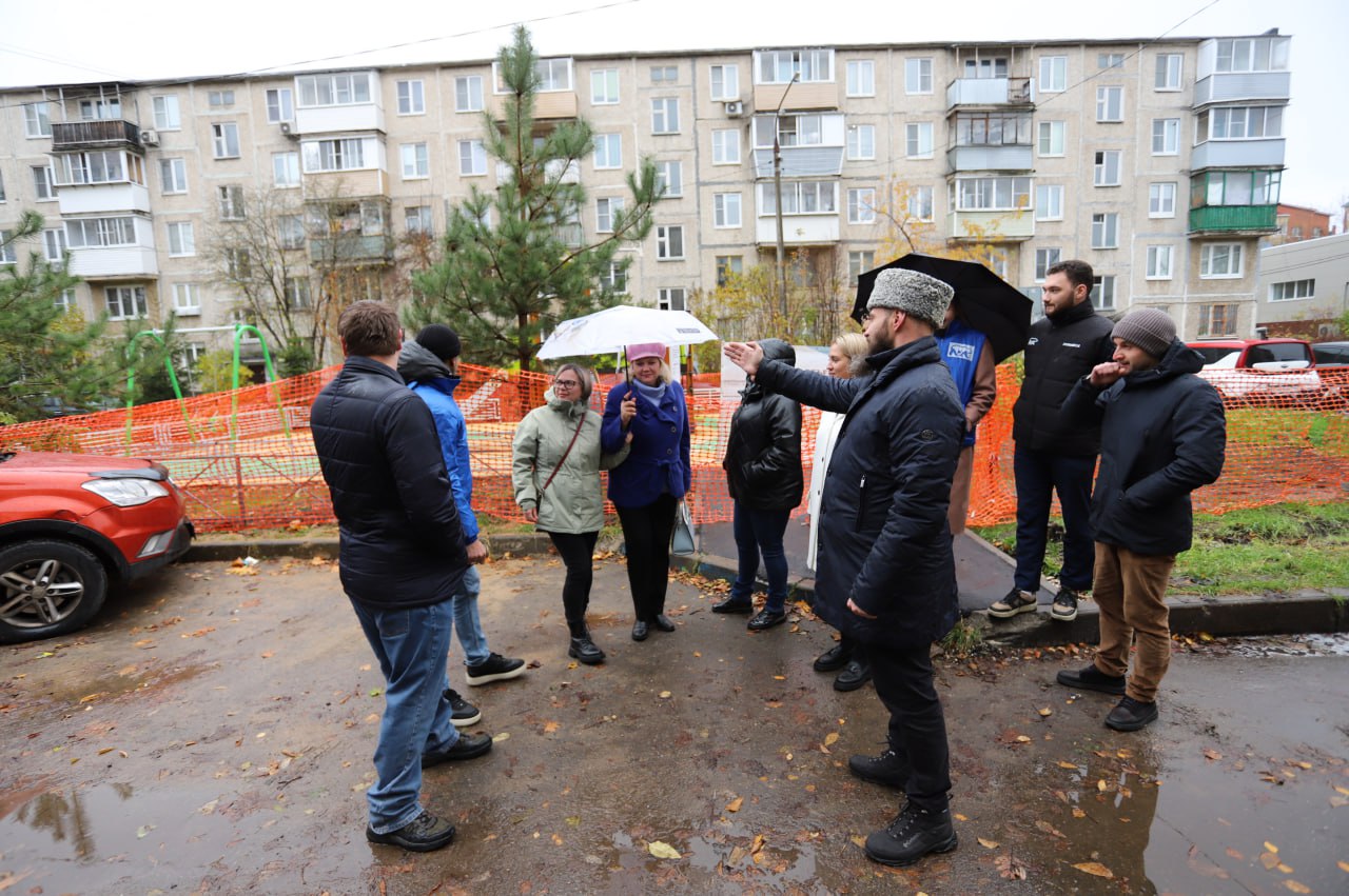 В рамках срочной выездной администрации состоялась встреча руководства благоустройства с жителями дома № 5А по ул. Советская