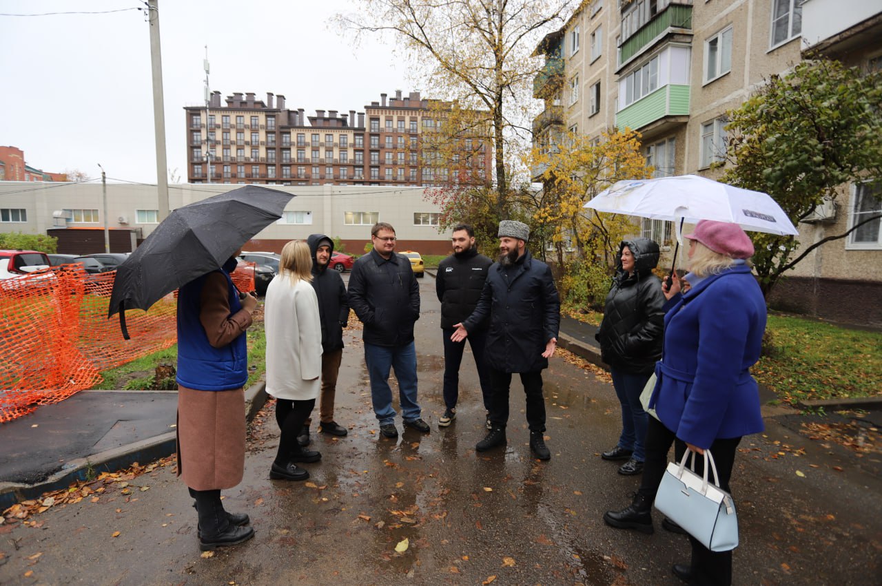 В рамках срочной выездной администрации состоялась встреча руководства благоустройства с жителями дома № 5А по ул. Советская