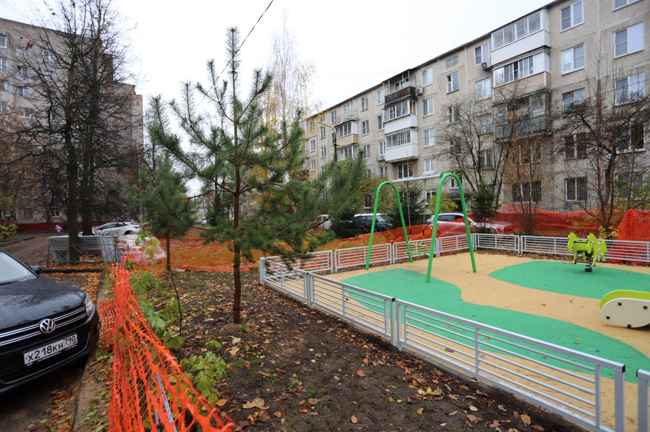 В рамках срочной выездной администрации состоялась встреча руководства благоустройства с жителями дома № 5А по ул. Советская