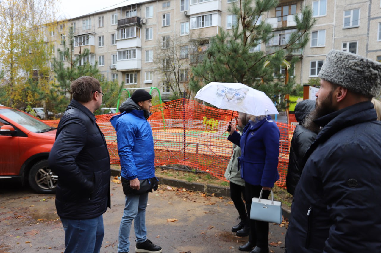 В рамках срочной выездной администрации состоялась встреча руководства благоустройства с жителями дома № 5А по ул. Советская