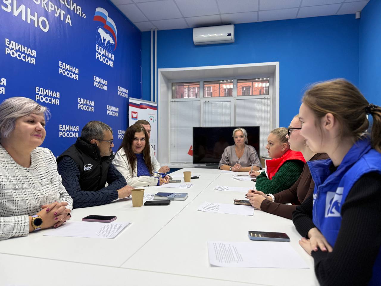 Члены фрязинского отделения партии &laquo;Единая Россия&raquo; и сторонники организовали заседание Дискуссионного клуба на тему &laquo;Развитие некоммерческого сектора в России&raquo;