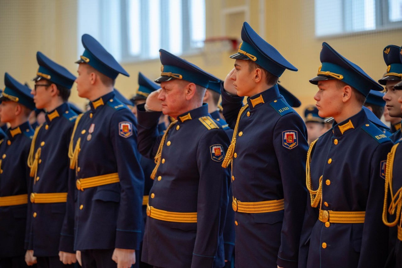 Воспитанники школы-интерната с первоначальной летной подготовкой имени А.И. Покрышкина приняли торжественную присягу
