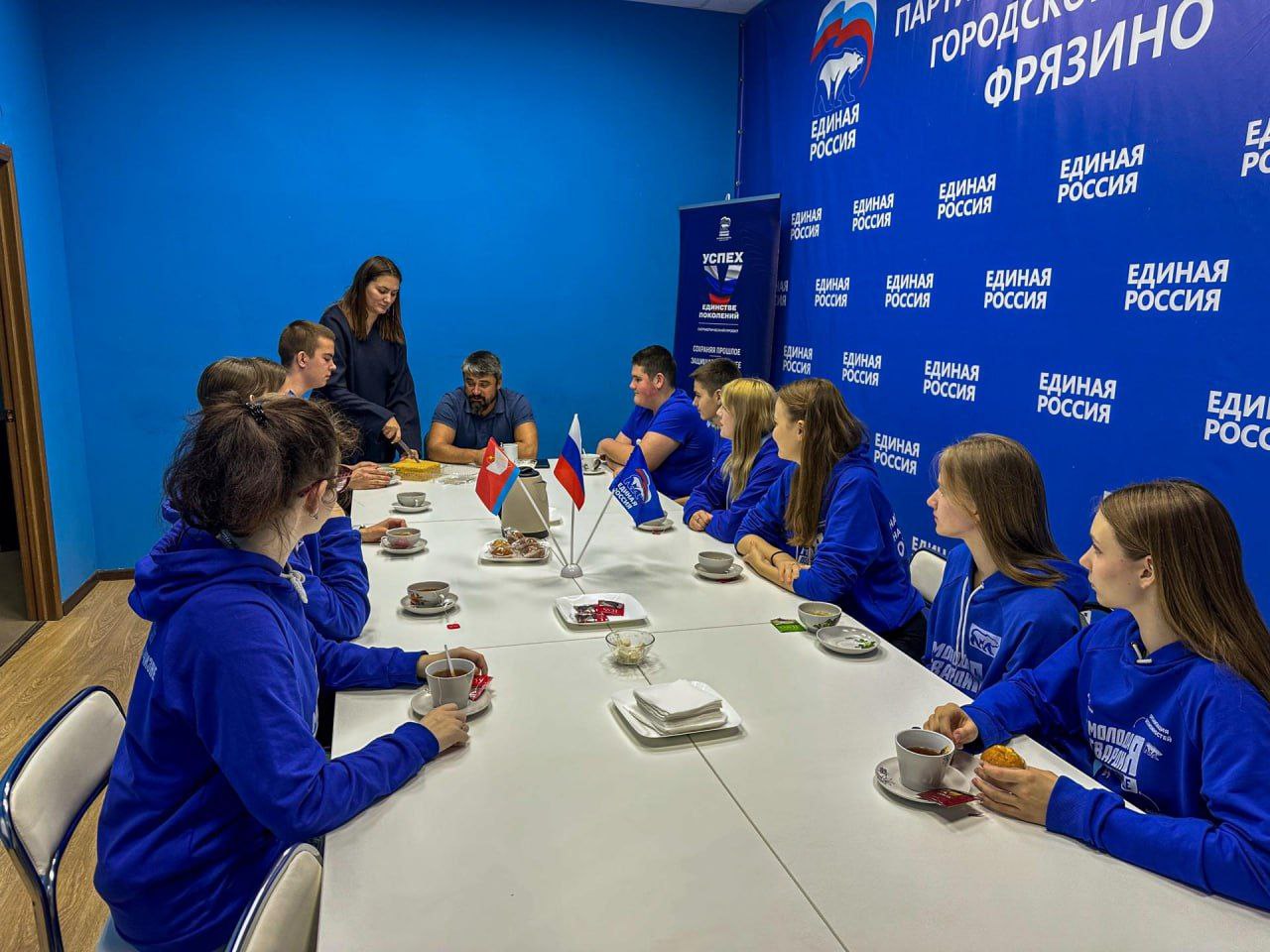 Депутат Совета депутатов г.о. Фрязино Сергей Зак провел встречу с активистами местного отделения «Молодой Гвардии»