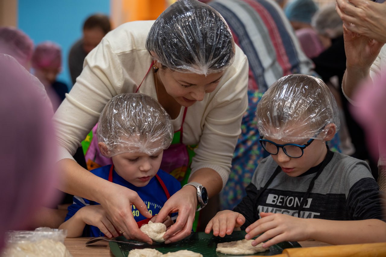 &laquo;Вкус заботы&raquo;: фрязинцы испекли порядка 400 пирожков для участников СВО