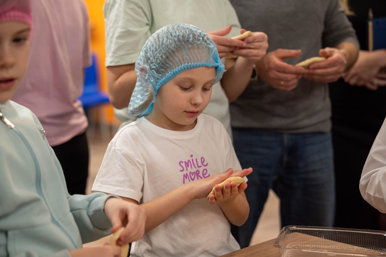 &laquo;Вкус заботы&raquo;: фрязинцы испекли порядка 400 пирожков для участников СВО