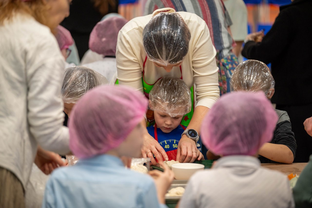 &laquo;Вкус заботы&raquo;: фрязинцы испекли порядка 400 пирожков для участников СВО
