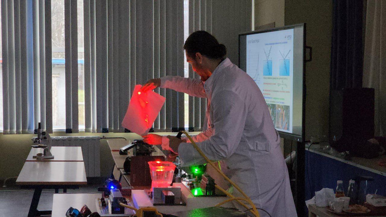 Фрязинским школьникам показали, на что способны лазеры и как их применяют на заводах