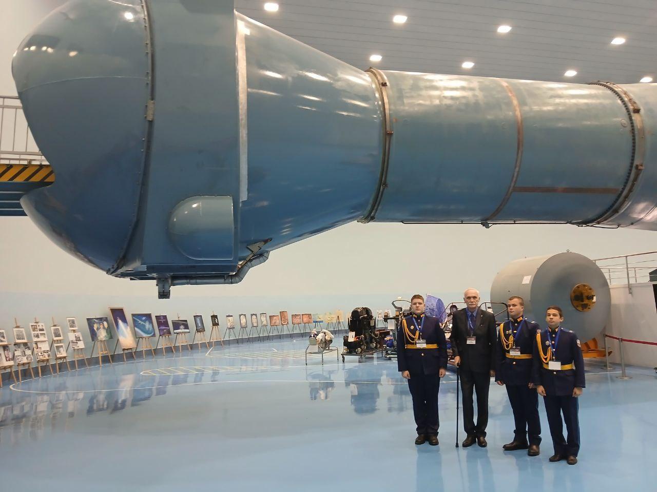 Кадеты из Фрязино представили стендовые модели космических кораблей на Международной конференции