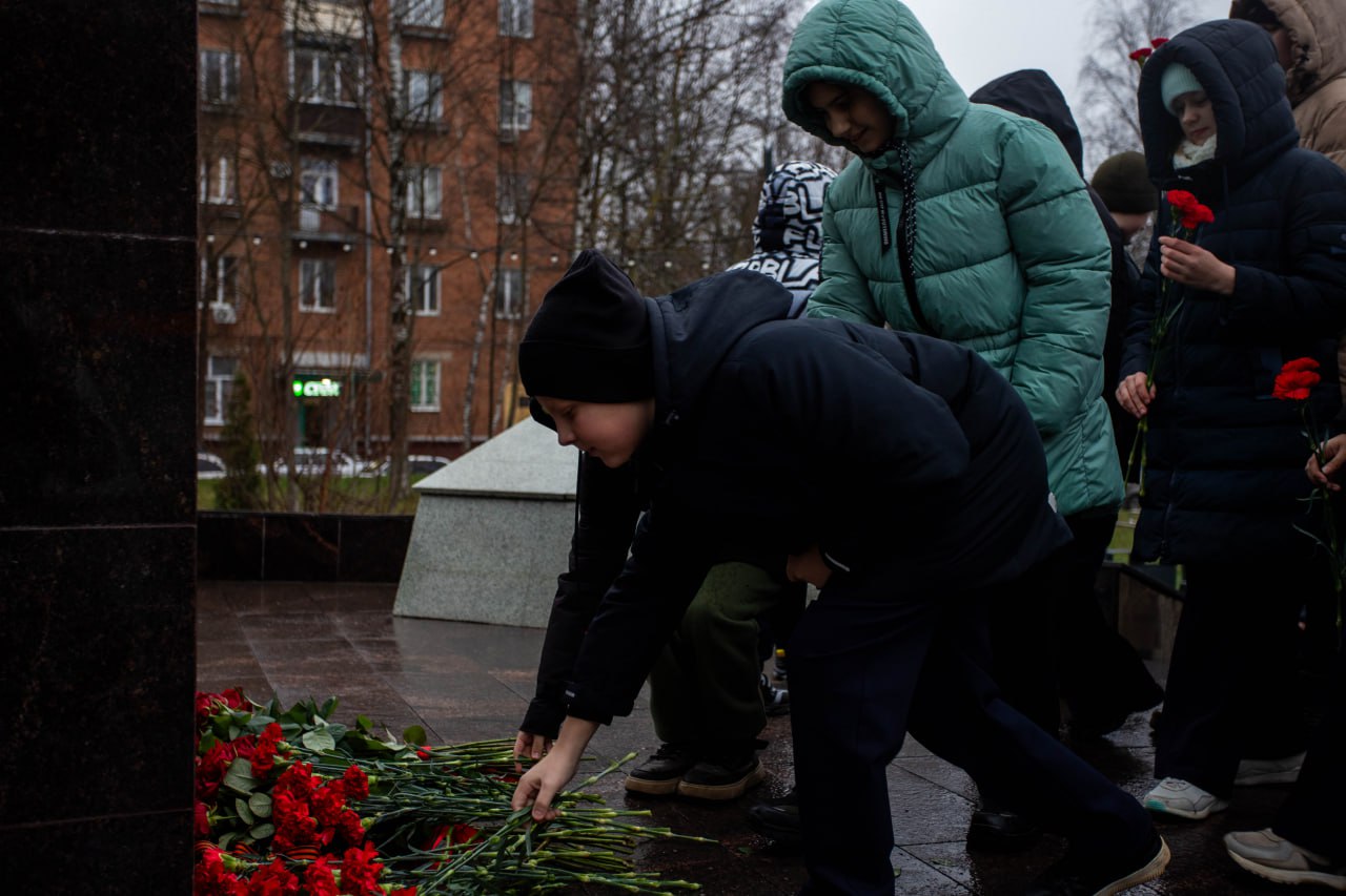 В этот знаменательный день &mdash; День воинской славы России &mdash; мы всей страной отдаем дань памяти героям, начавшим 84 года назад контрнаступление под Москвой