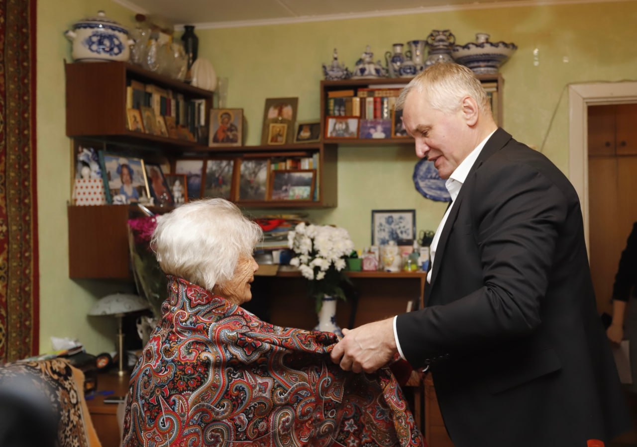 Глава городского округа Фрязино Дмитрий Воробьев лично поздравил с 95-летним юбилеем жительницу нашего округа, ветерана труда, супругу участника Великой Отечественной войны Марию Васильевну Хоточкину!