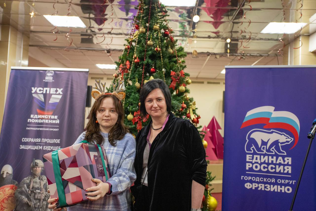 В преддверии Нового года по старой доброй традиции глава городского округа Фрязино Дмитрий Воробьев принял участие во всероссийской акции &laquo;Ёлка желаний&raquo; &mdash; мероприятие, которое уже восьмой год объединяет нас в стремлении подарить праздник тем, кто в нём особенно нуждается