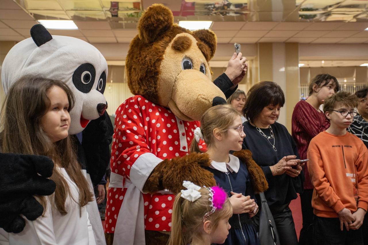 В преддверии Нового года по старой доброй традиции глава городского округа Фрязино Дмитрий Воробьев принял участие во всероссийской акции &laquo;Ёлка желаний&raquo; &mdash; мероприятие, которое уже восьмой год объединяет нас в стремлении подарить праздник тем, кто в нём особенно нуждается