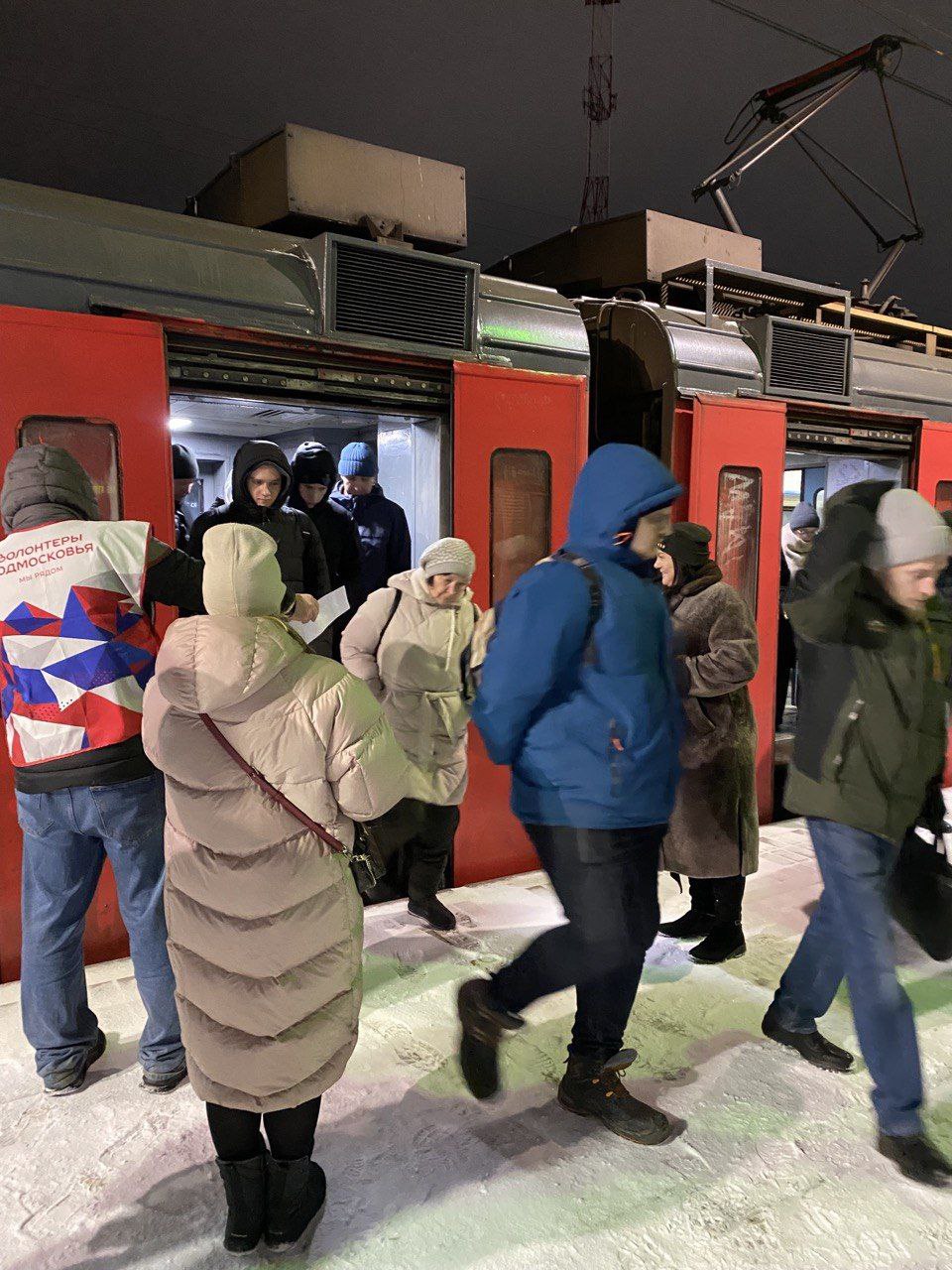 В преддверии Нового года сотрудники Администрации городского округа Фрязино совместно с волонтерами провели профилактическую акцию &laquo;Сохрани себе жизнь&raquo;