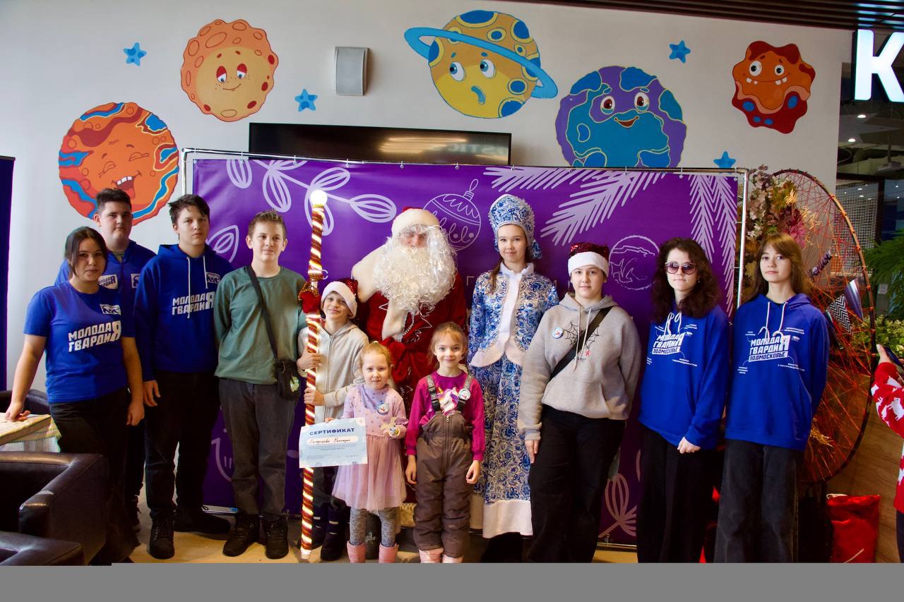 Финальный мастер-класс в рамках акции &laquo;МастЕРская Деда Мороза&raquo; прошел сегодня в ТРЦ &laquo;Спутник&raquo;.