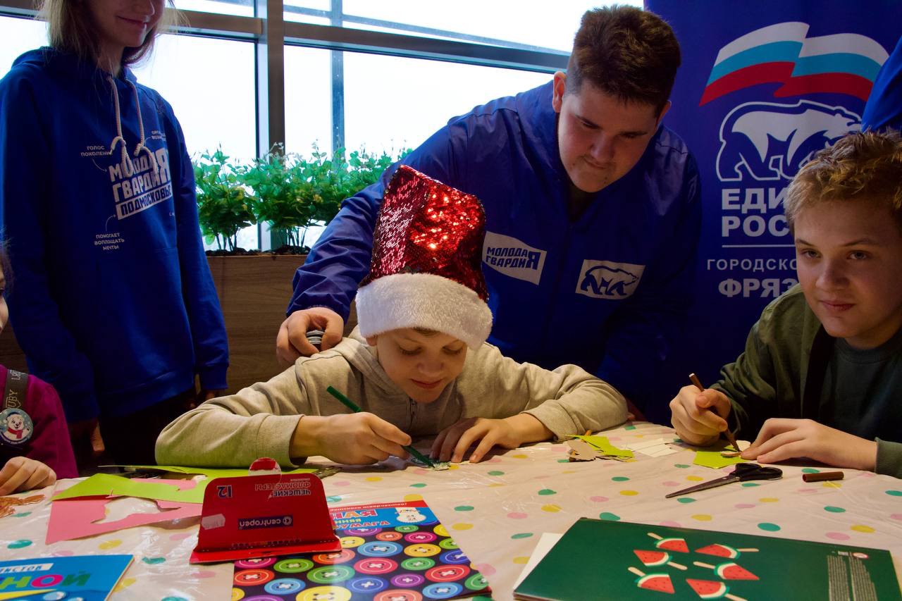 Финальный мастер-класс в рамках акции &laquo;МастЕРская Деда Мороза&raquo; прошел сегодня в ТРЦ &laquo;Спутник&raquo;.