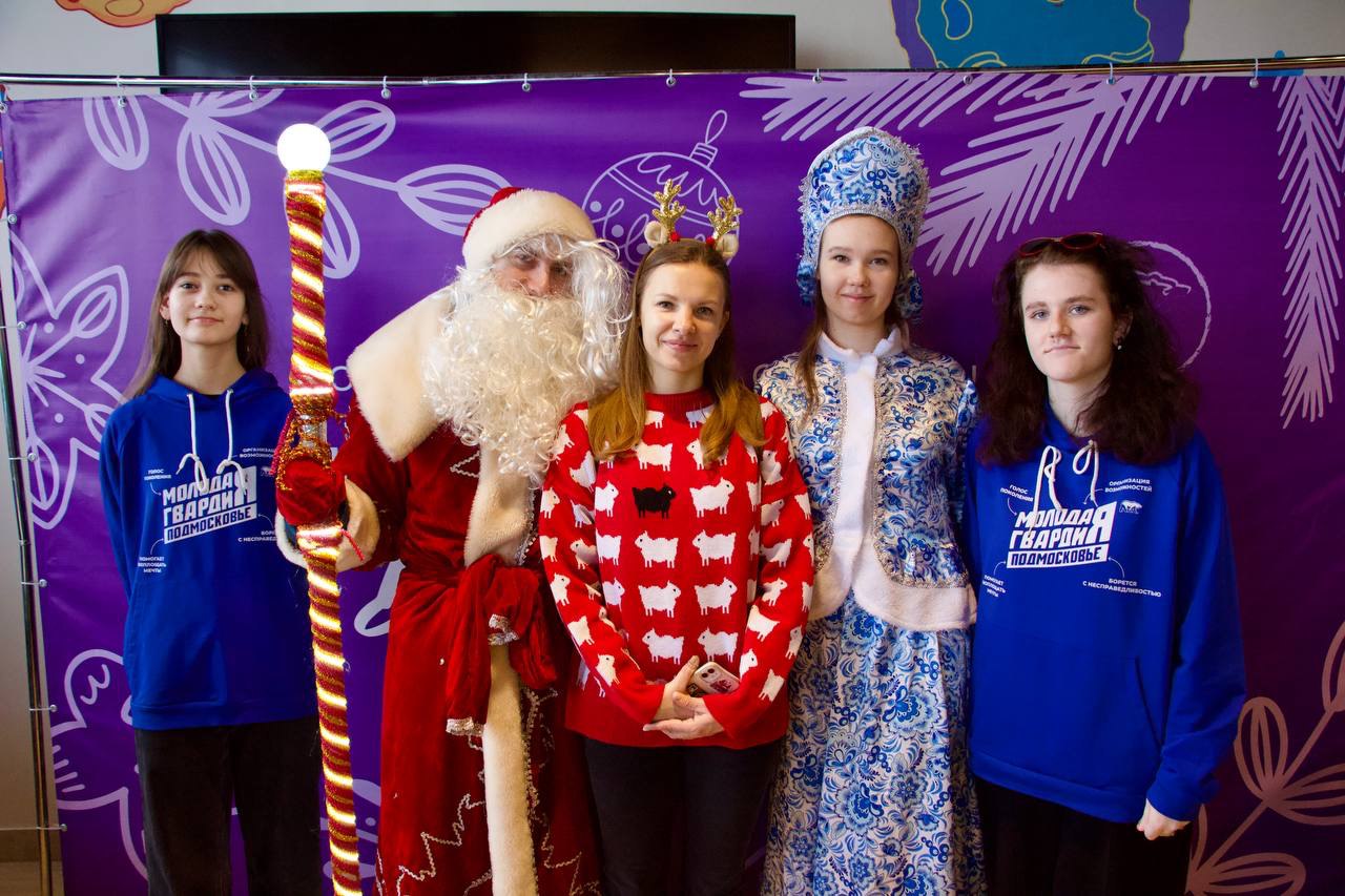 Финальный мастер-класс в рамках акции &laquo;МастЕРская Деда Мороза&raquo; прошел сегодня в ТРЦ &laquo;Спутник&raquo;.