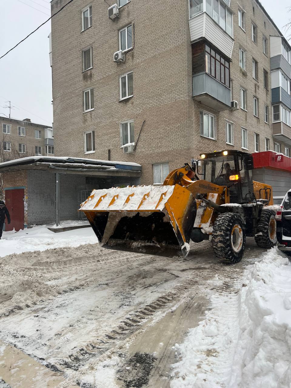Работа по расчистке города продолжается!