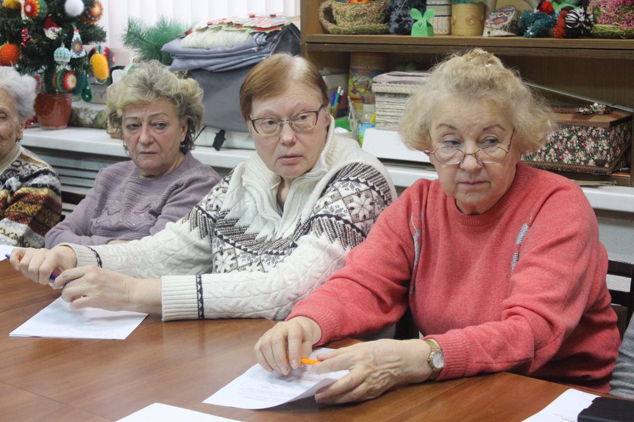 Заместитель главы городского округа Фрязино Антон Тропин совместно с руководителем Щёлковского отделения Газпромбанка Николаем Баженовым встретился с представителями старшего поколения в рамках программы &laquo;Активное долголетие&raquo;