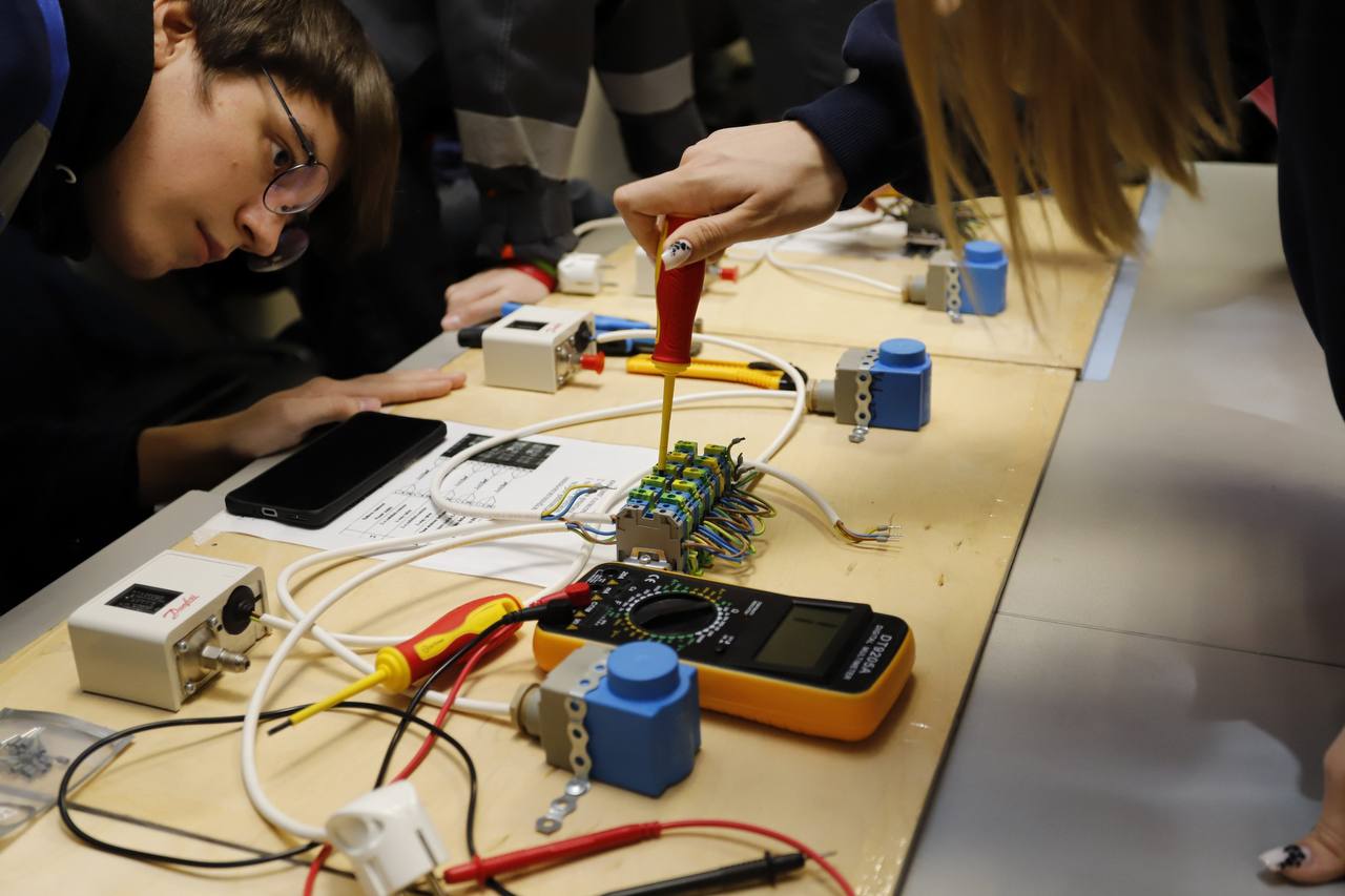 Дорогие друзья! Уважаемые студенты и преподаватели!