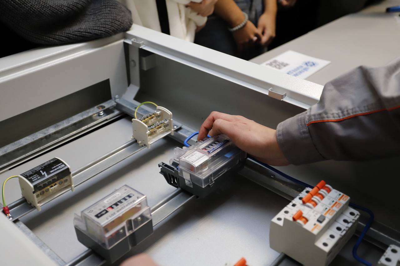 Дорогие друзья! Уважаемые студенты и преподаватели!