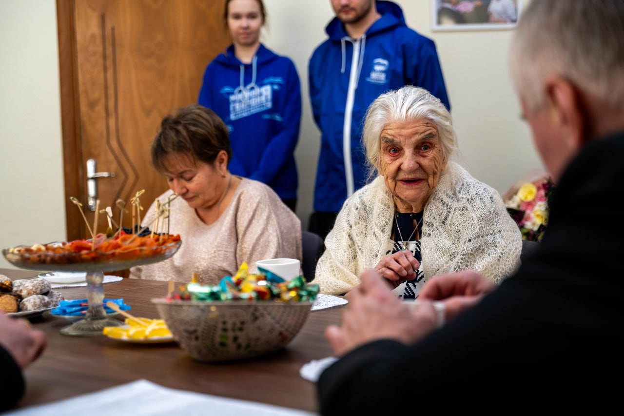 Глава городского округа Фрязино Дмитрий Воробьев лично поздравил с почётным юбилеем нашу уважаемую землячку &mdash; Алевтину Ивановну Назарову, которой исполнилось 95 лет