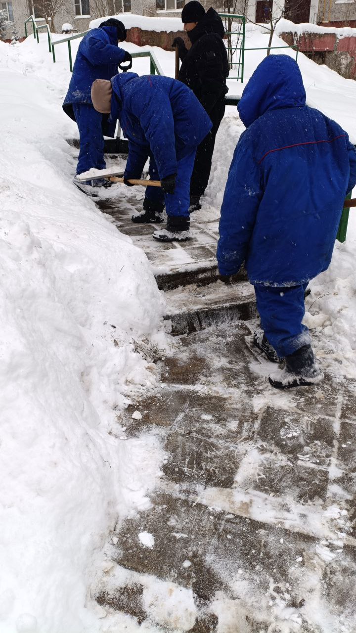 В связи с обильным снегопадом на территории городского округа организована бесперебойная работа по уборке снега в усиленном режиме