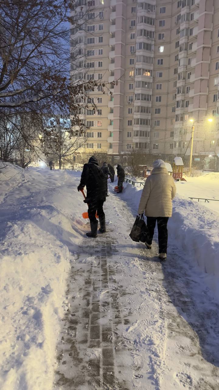 В связи с обильным снегопадом на территории городского округа организована бесперебойная работа по уборке снега в усиленном режиме