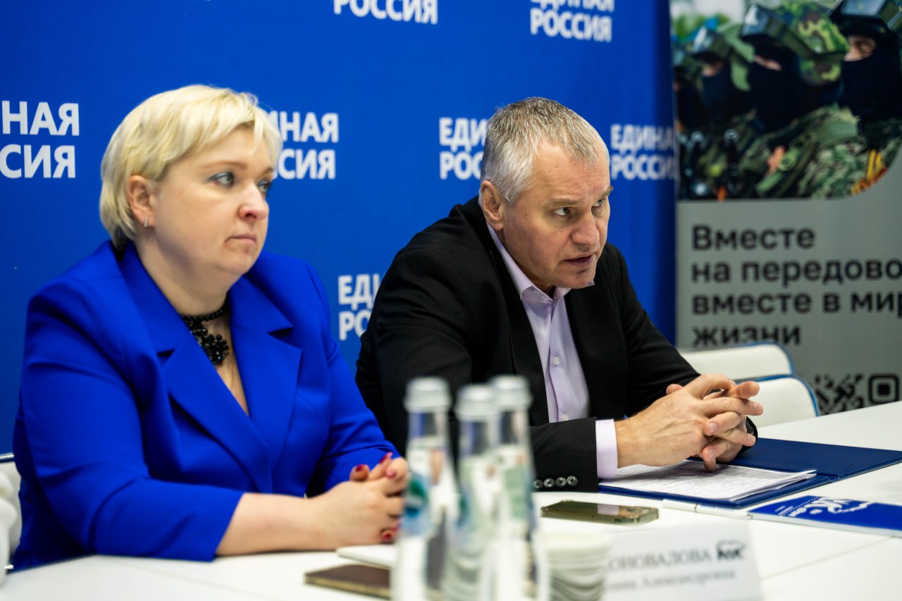 Глава городского округа Фрязино Дмитрий Воробьев совместно с председателем Совета депутатов городского округа Фрязино Полиной Коноваловой провели внеочередной приём граждан