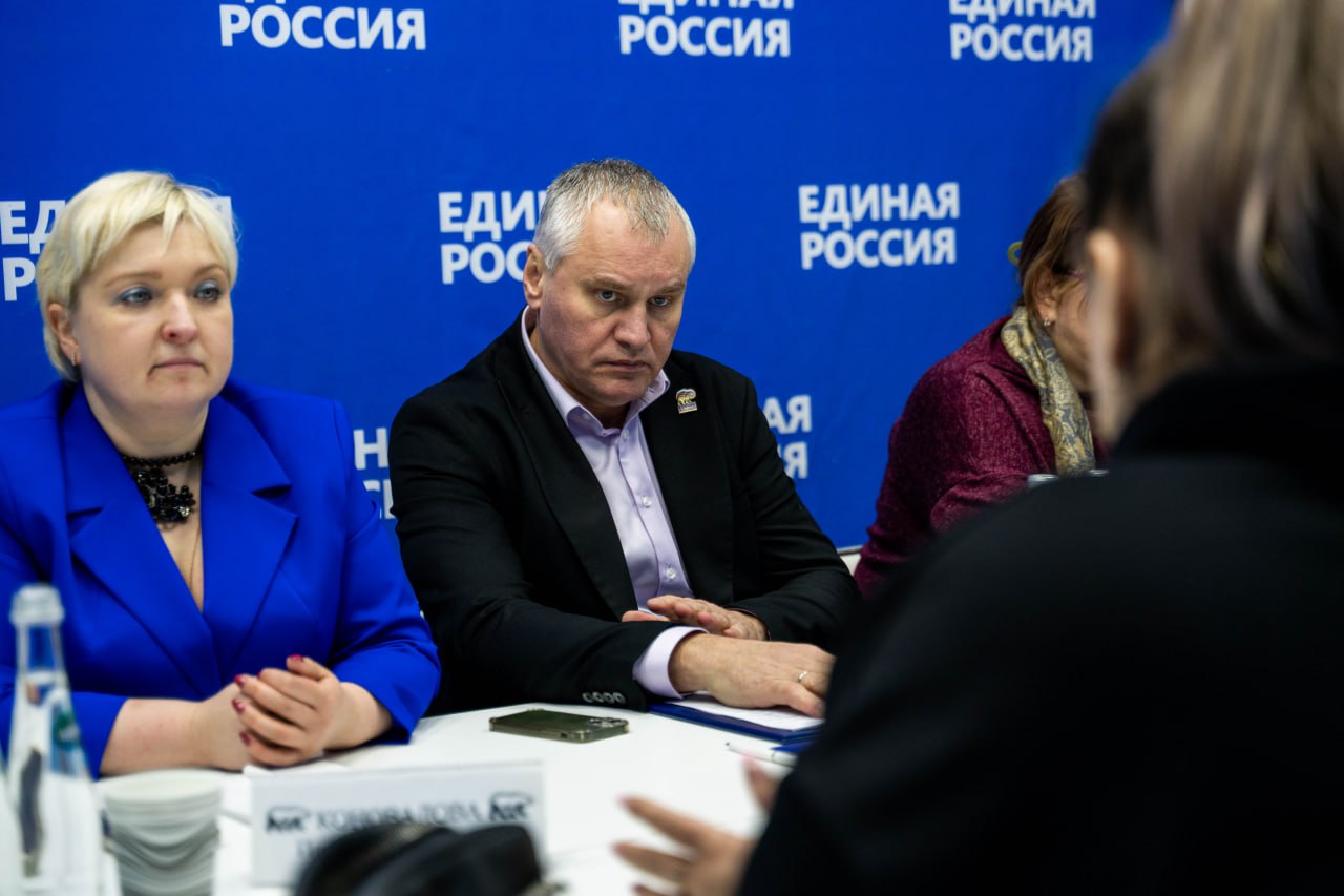 Глава городского округа Фрязино Дмитрий Воробьев совместно с председателем Совета депутатов городского округа Фрязино Полиной Коноваловой провели внеочередной приём граждан