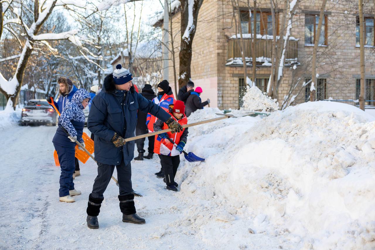 Вместе с командой вышли на борьбу со стихией!