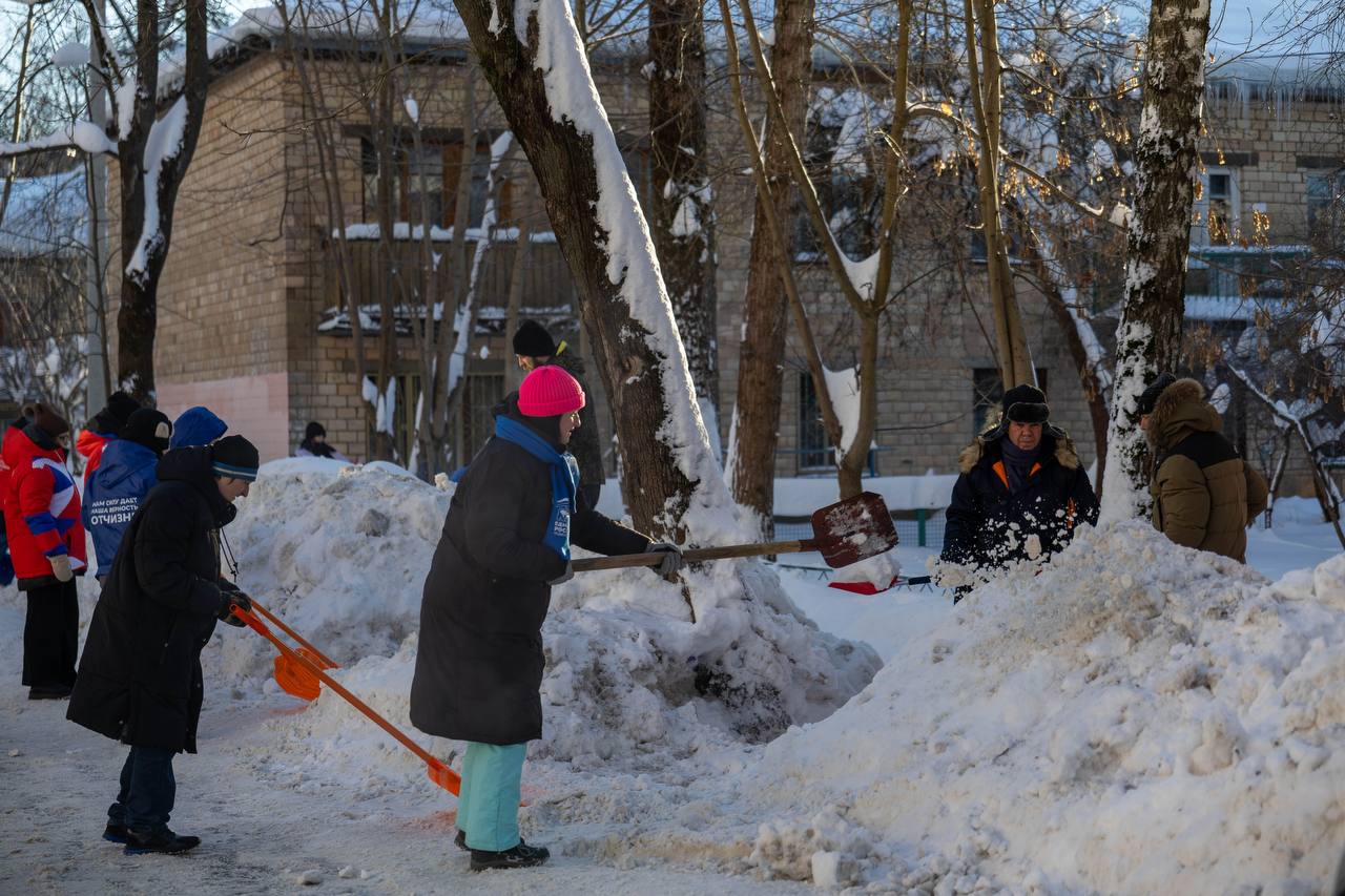 Вместе с командой вышли на борьбу со стихией!