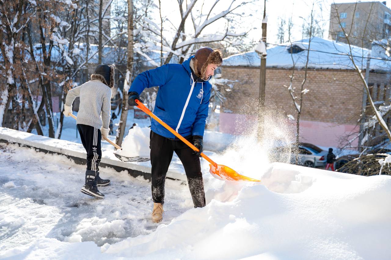 Вместе с командой вышли на борьбу со стихией!