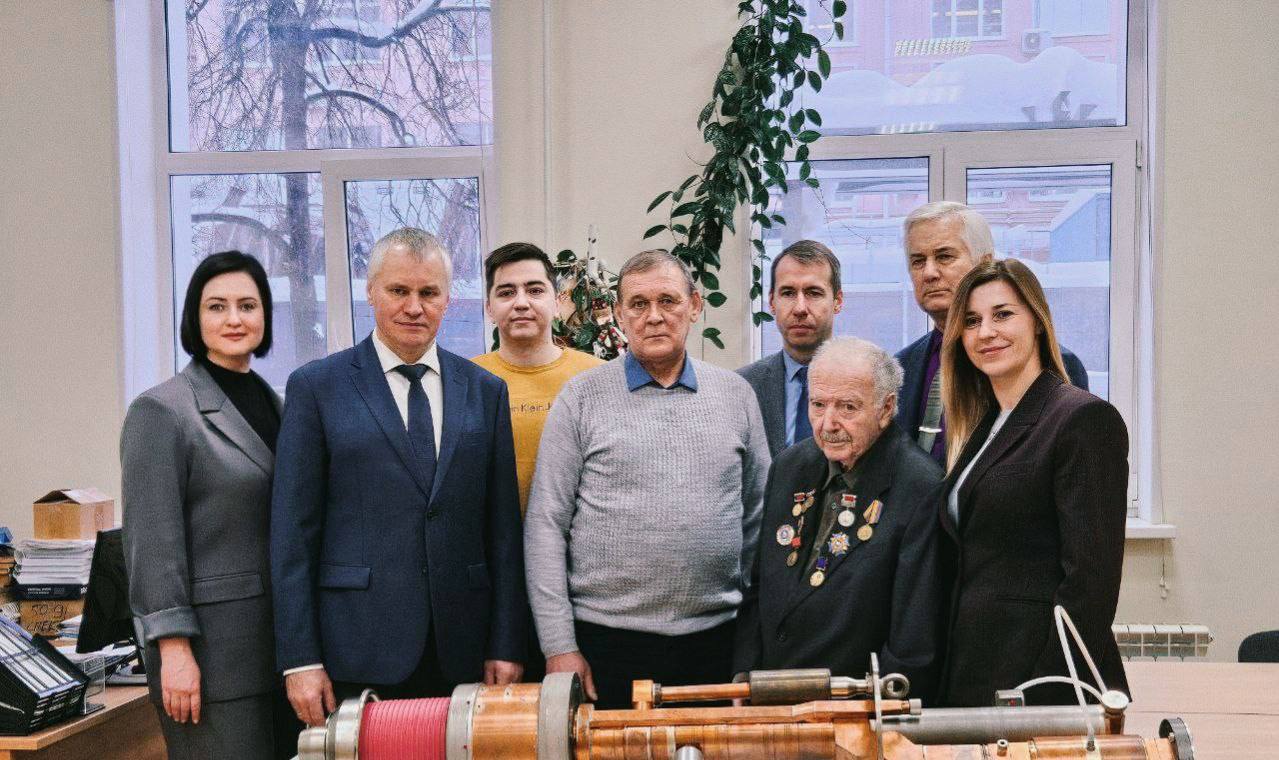 Глава городского округа Фрязино Дмитрий Воробьев совместно с руководителем фракции &laquo;Единая Россия&raquo; Александрой Киреевой поздравили Почётного жителя наукограда Фрязино Карла Георгиевича Симонова с Днём российской науки