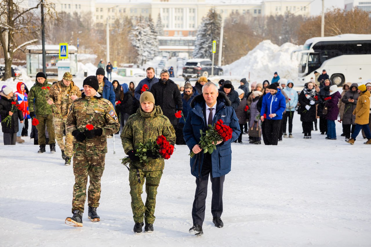 На площади Победы прошел памятный митинг в честь наступающего Дня защитника Отечества