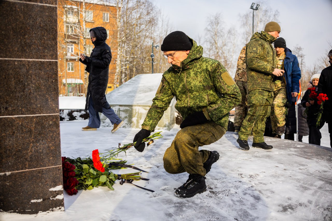 На площади Победы прошел памятный митинг в честь наступающего Дня защитника Отечества