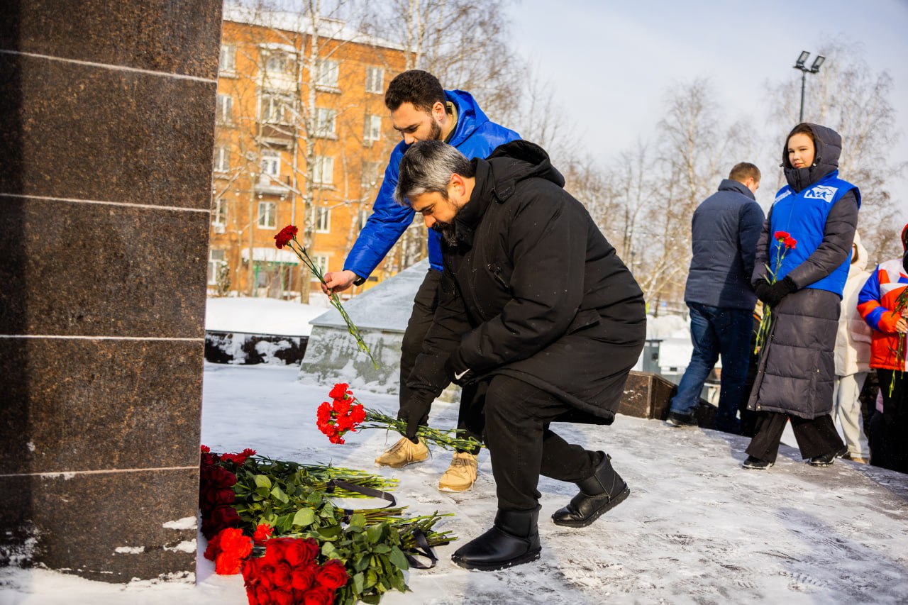 На площади Победы прошел памятный митинг в честь наступающего Дня защитника Отечества