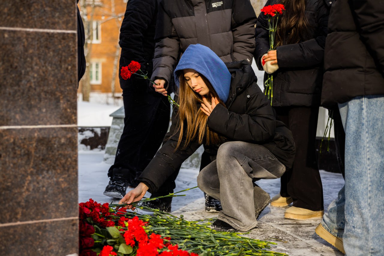 На площади Победы прошел памятный митинг в честь наступающего Дня защитника Отечества
