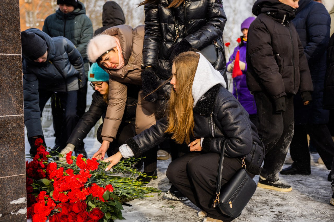 На площади Победы прошел памятный митинг в честь наступающего Дня защитника Отечества