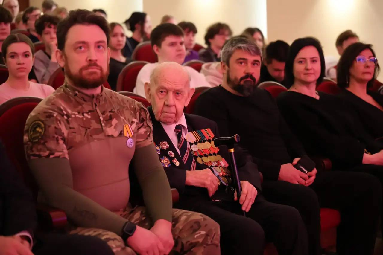 В преддверии Дня защитника Отечества мы собрались в Детской школе искусств им. М.И. Дунаевского, чтобы чествовать наших героев
