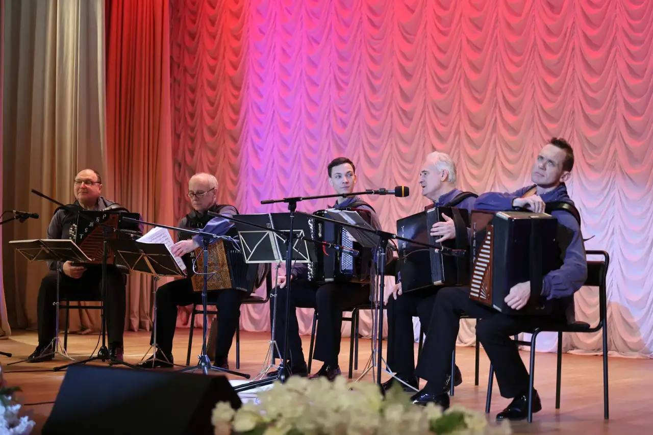 В преддверии Дня защитника Отечества мы собрались в Детской школе искусств им. М.И. Дунаевского, чтобы чествовать наших героев